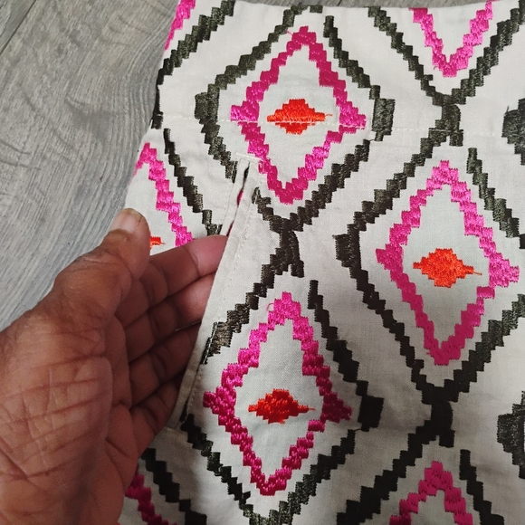 Linen Embroidered Riviera Shorts 12 IKAT Lips 👄 All Over Print - Picture 10 of 12